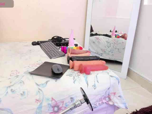 NAHOMII-BROWN webcam