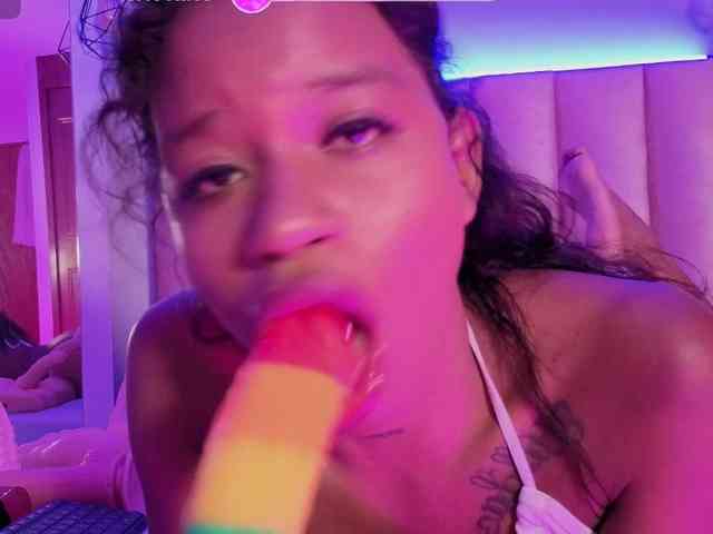 NAHOMII-BROWN webcam