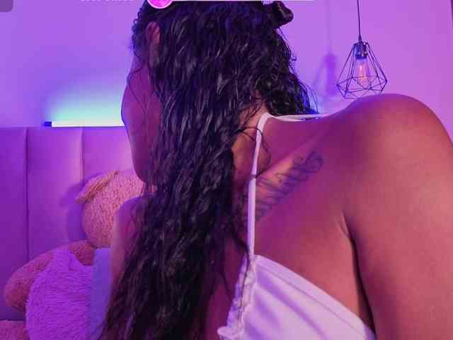 NAHOMII-BROWN webcam