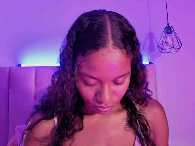 NAHOMII-BROWN webcam