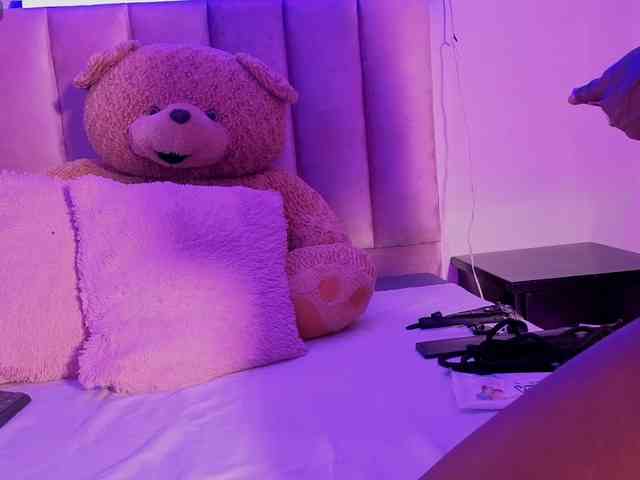 NAHOMII-BROWN webcam