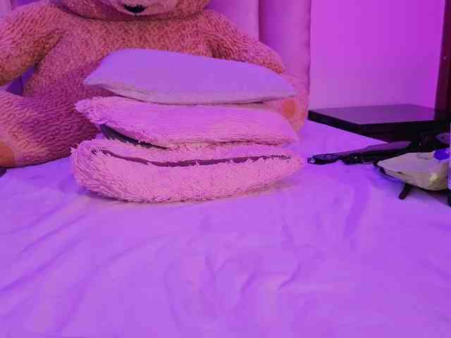 NAHOMII-BROWN webcam