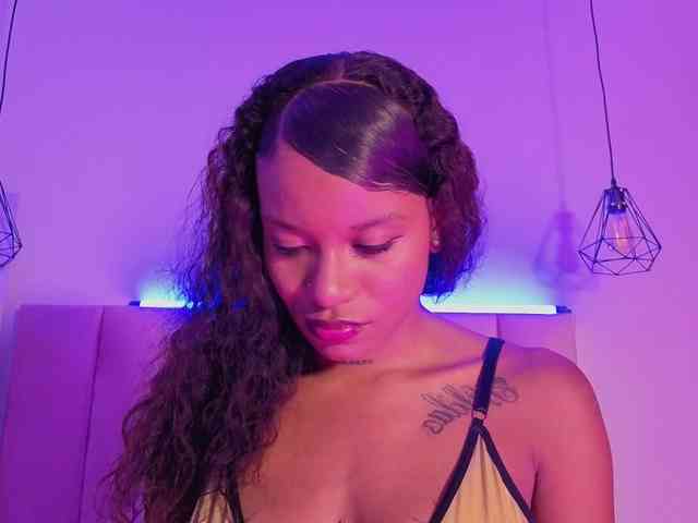 NAHOMII-BROWN webcam