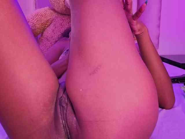 NAHOMII-BROWN webcam