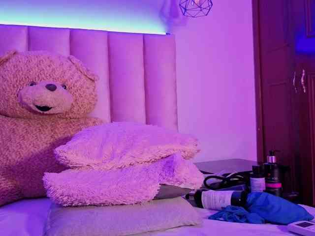 NAHOMII-BROWN webcam