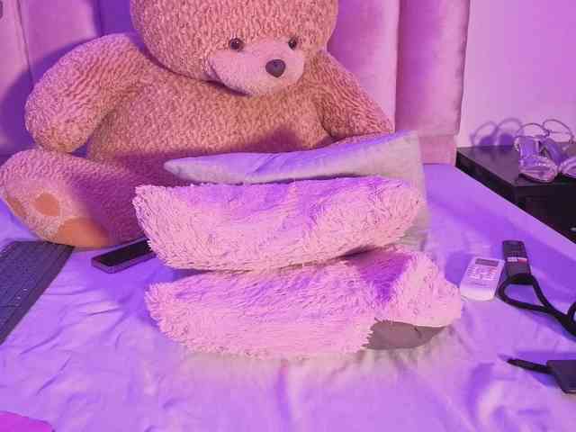 NAHOMII-BROWN webcam