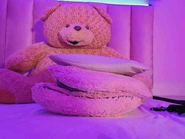 NAHOMII-BROWN webcam