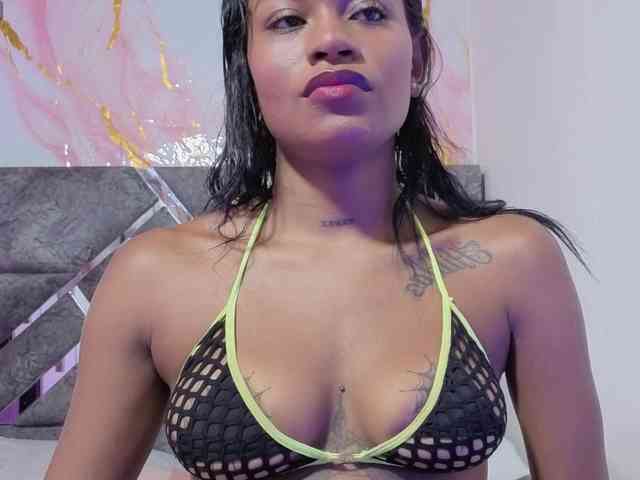 NAHOMII-BROWN webcam