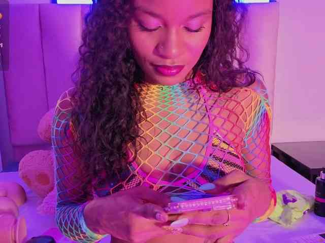 NAHOMII-BROWN webcam