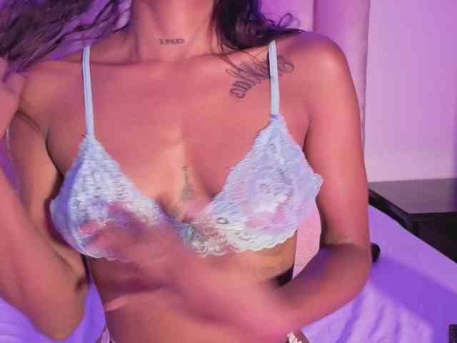 NAHOMII-BROWN webcam