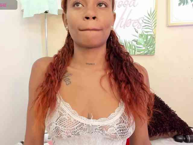 NAHOMII-BROWN webcam