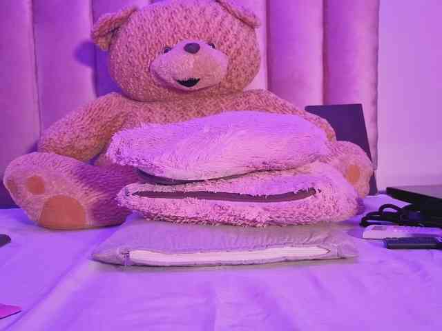 NAHOMII-BROWN webcam