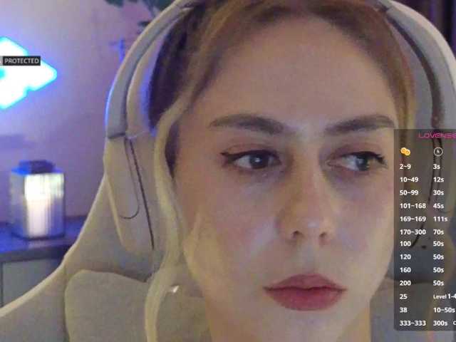 -Light-Fury-'s BongaCams show and profile