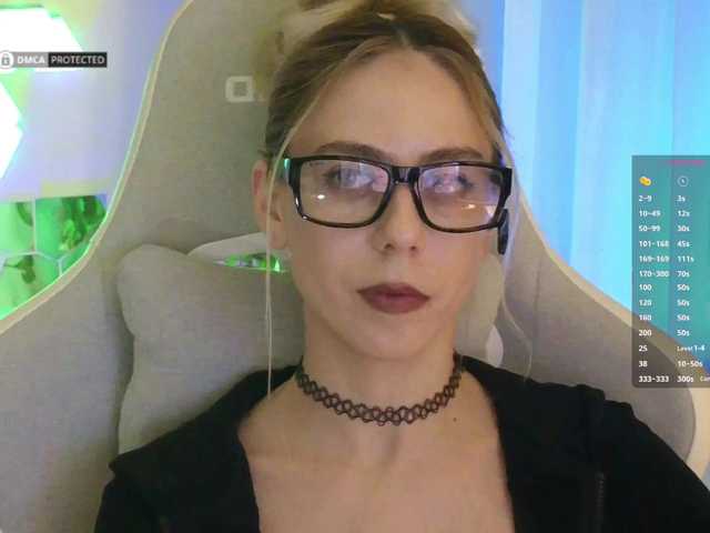 -Light-Fury-'s BongaCams show and profile