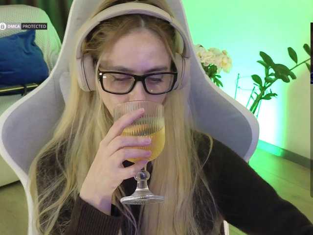 -Light-Fury-'s BongaCams show and profile