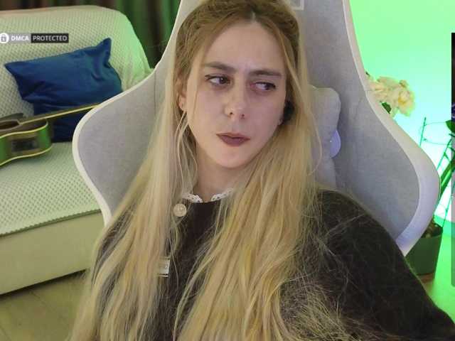 -Light-Fury-'s BongaCams show and profile