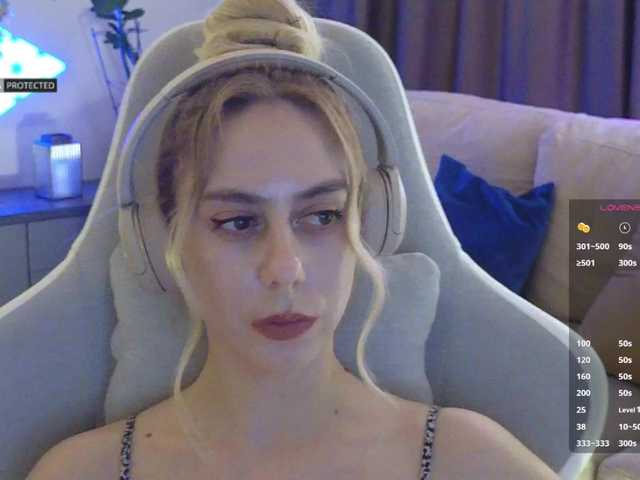 -Light-Fury-'s BongaCams show and profile