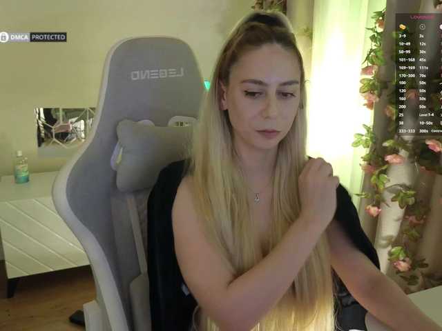 -Light-Fury-'s BongaCams show and profile