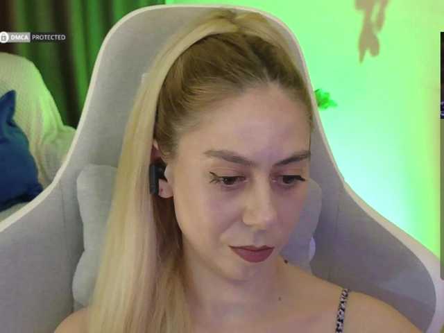 -Light-Fury-'s BongaCams show and profile