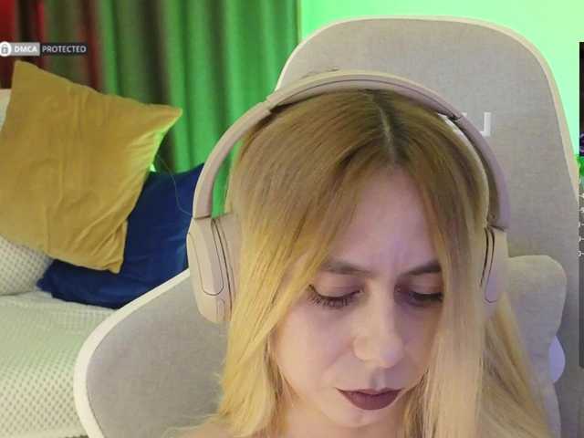 -Light-Fury-'s BongaCams show and profile