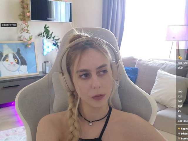 -Light-Fury-'s BongaCams show and profile