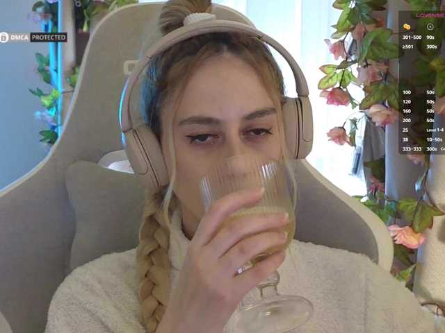 -Light-Fury-'s BongaCams show and profile