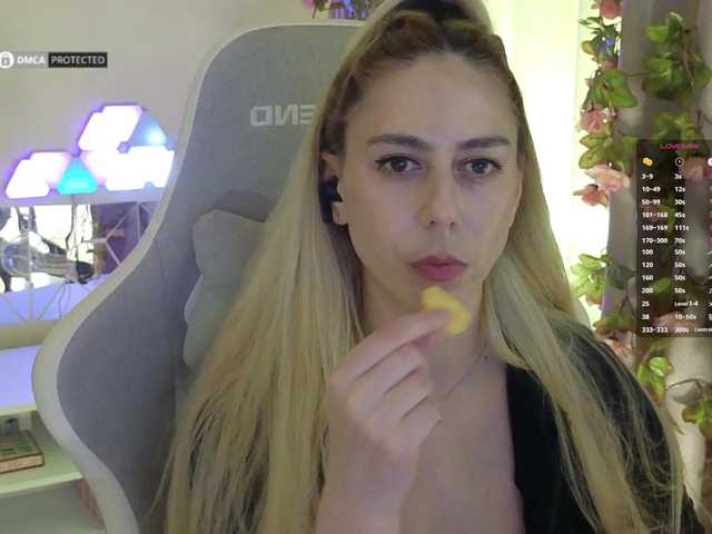 -Light-Fury-'s BongaCams show and profile