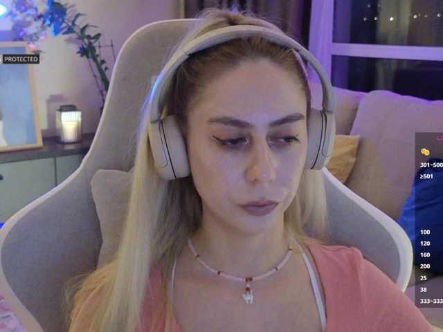 -Light-Fury-'s BongaCams show and profile