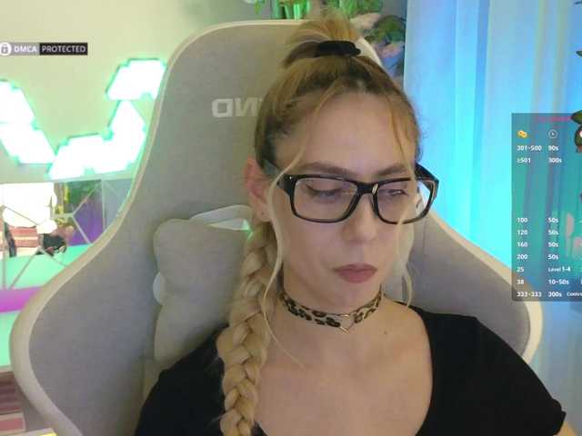 -Light-Fury-'s BongaCams show and profile