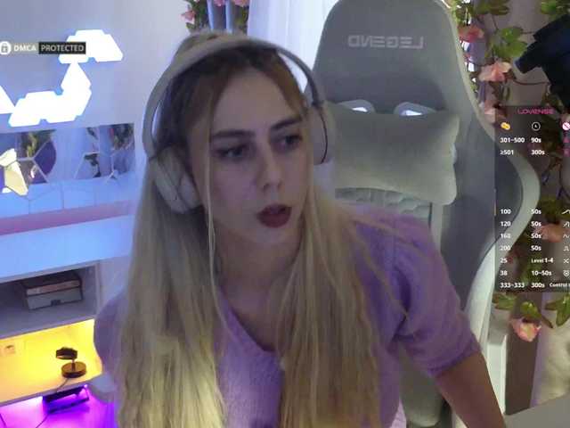 -Light-Fury-'s BongaCams show and profile