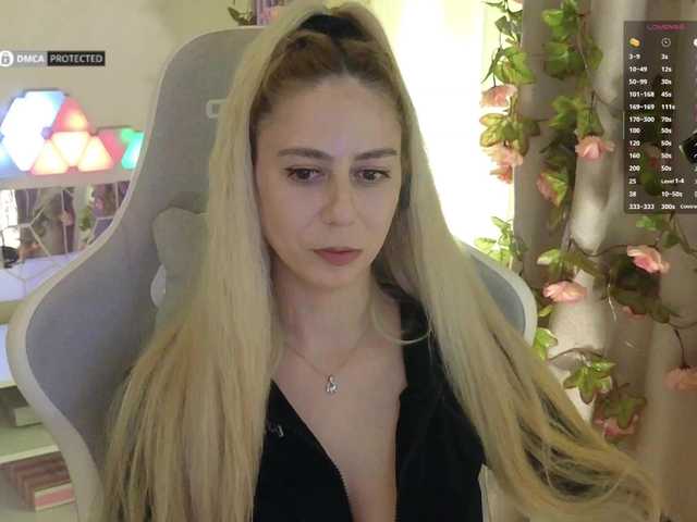 -Light-Fury-'s BongaCams show and profile