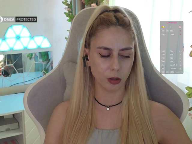 -Light-Fury-'s BongaCams show and profile