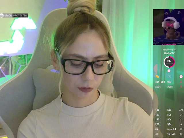 -Light-Fury-'s BongaCams show and profile