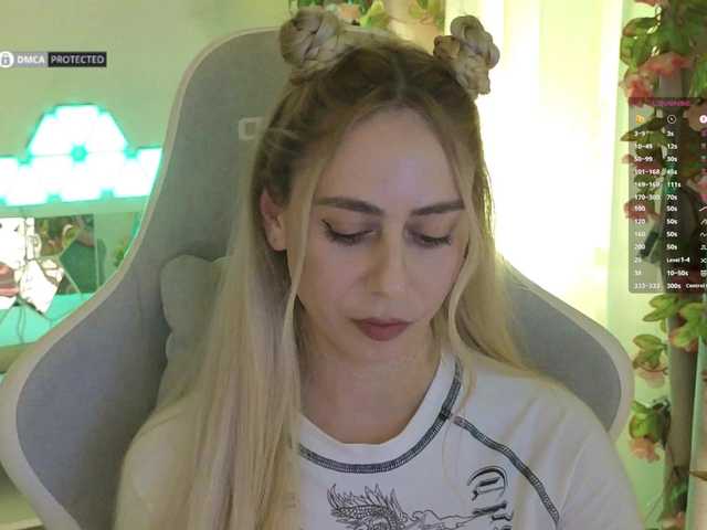 -Light-Fury-'s BongaCams show and profile