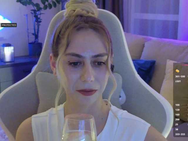 -Light-Fury-'s BongaCams show and profile