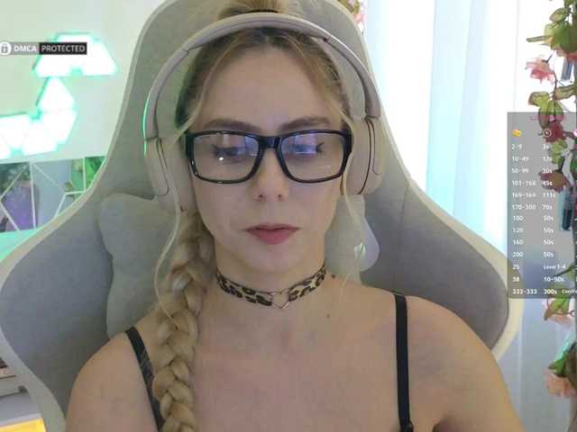 -Light-Fury-'s BongaCams show and profile