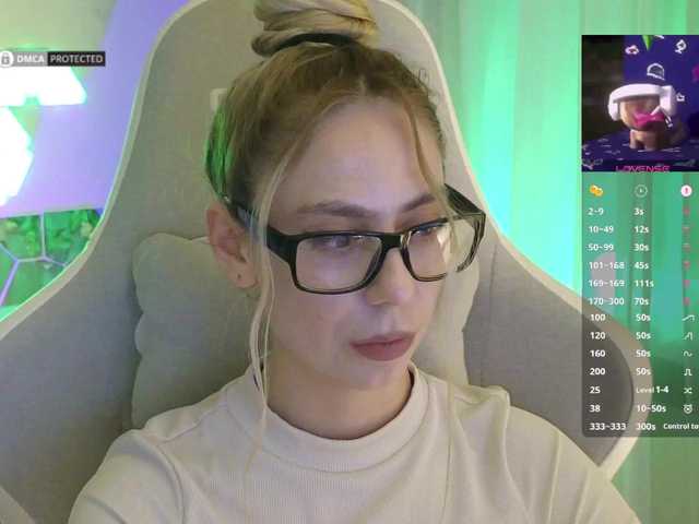 -Light-Fury-'s BongaCams show and profile