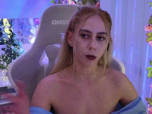 -Light-Fury-'s BongaCams show and profile