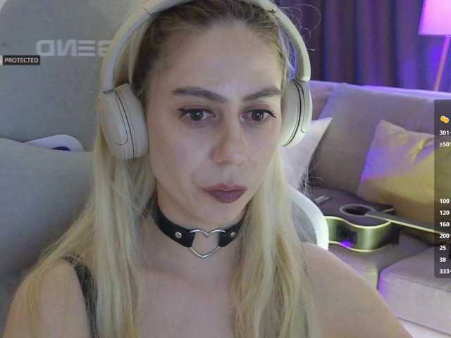 -Light-Fury-'s BongaCams show and profile