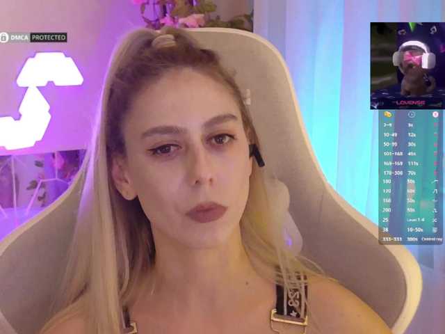 -Light-Fury-'s BongaCams show and profile