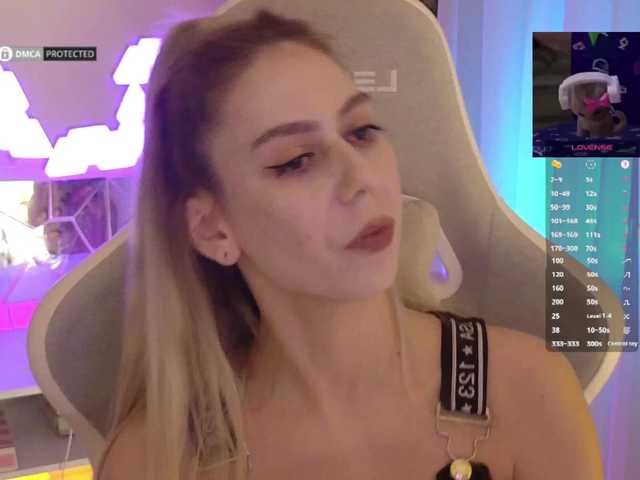 -Light-Fury-'s BongaCams show and profile