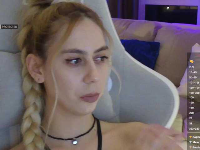 -Light-Fury-'s BongaCams show and profile