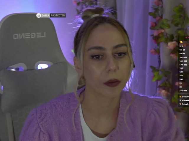 -Light-Fury-'s BongaCams show and profile