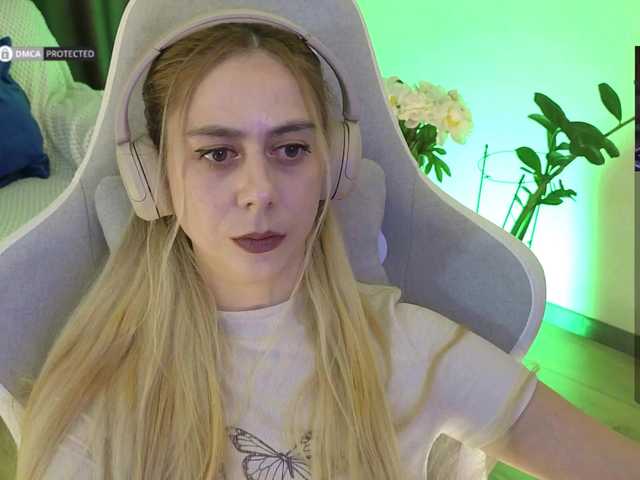 -Light-Fury-'s BongaCams show and profile