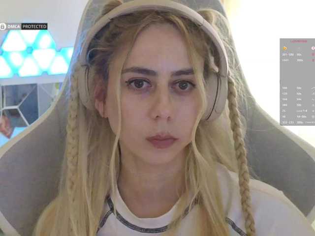 -Light-Fury-'s BongaCams show and profile