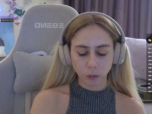 -Light-Fury-'s BongaCams show and profile