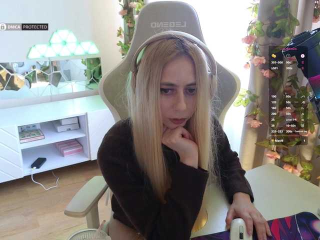 -Light-Fury-'s BongaCams show and profile