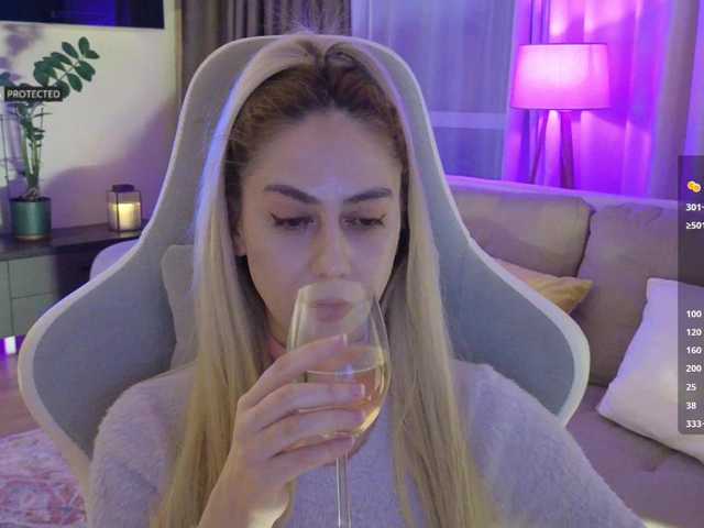 -Light-Fury-'s BongaCams show and profile