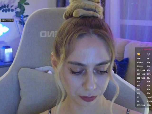 -Light-Fury-'s BongaCams show and profile