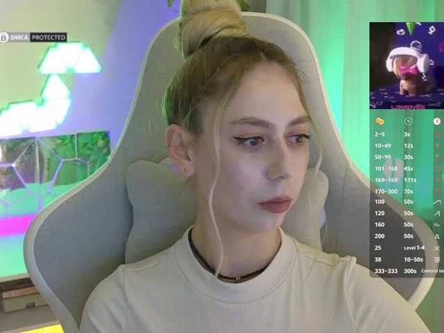 -Light-Fury-'s BongaCams show and profile